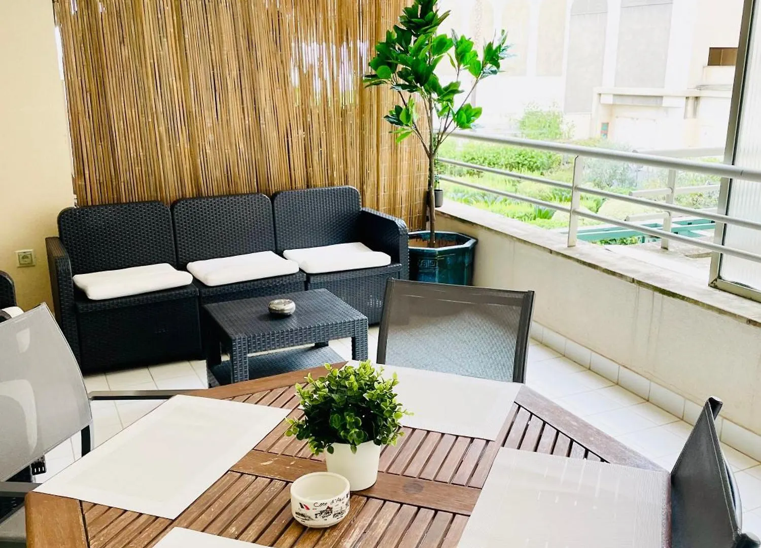 Spacious Apartment In The Center Of Nice Near The Sea